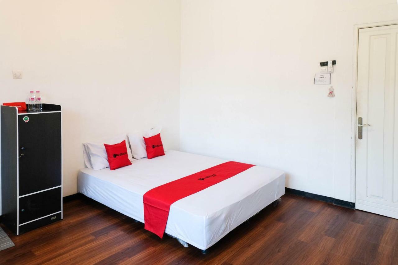 Hotel Reddoorz Near Ahmad Yani Airport 3 Semarang Exterior foto