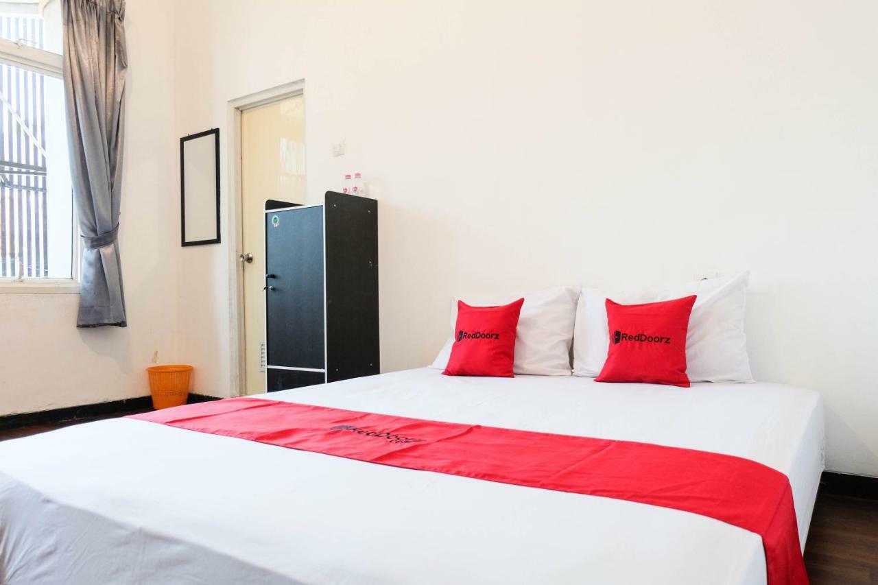 Hotel Reddoorz Near Ahmad Yani Airport 3 Semarang Exterior foto